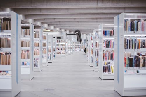 Visitez le hangar des Editions BLF et tentez de gagner des livres!